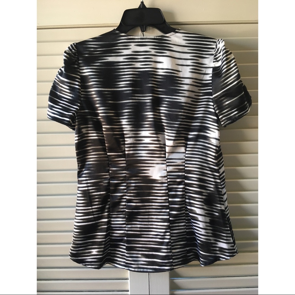 Textured Print Button Front Blouse - Picture 2 of 6